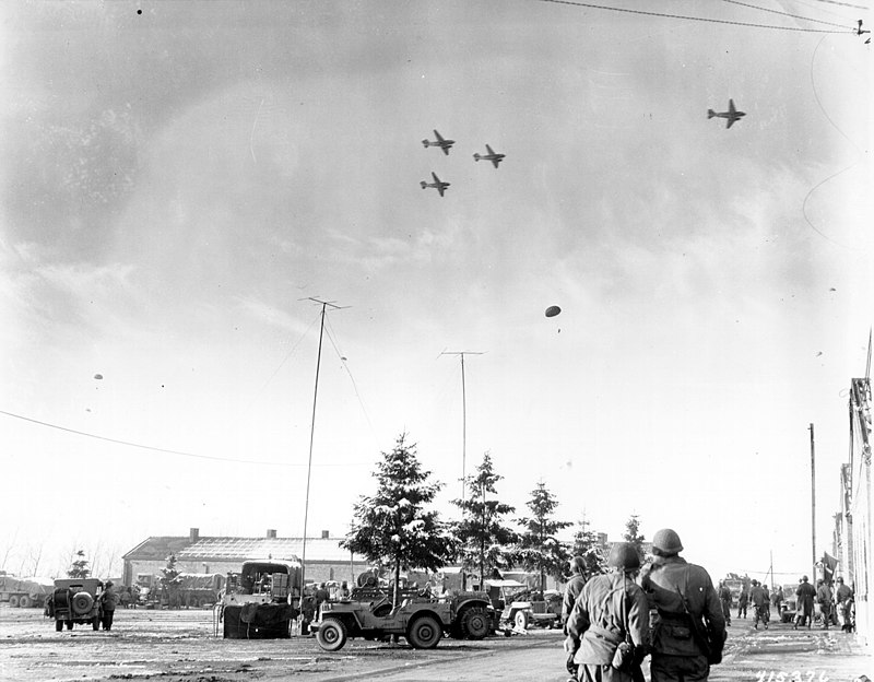 800px-Bastogne_resupply1944_sm
