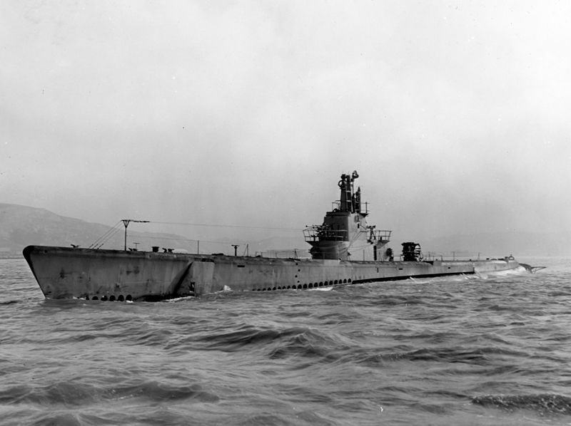 USS_Barb_(SS-220)_underway_in_May_1945