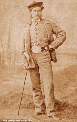 article-2537121-1A8B0ADF00000578-386_470x741