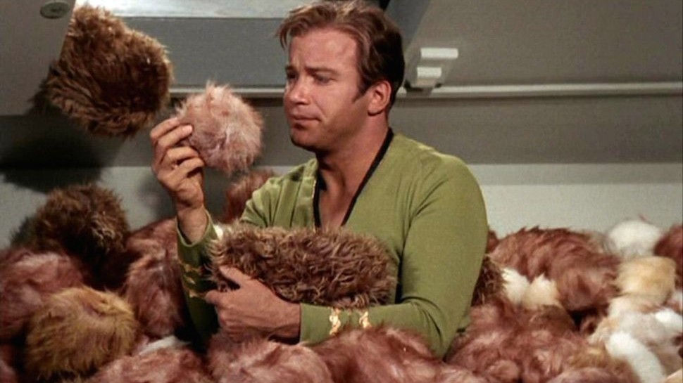 Kirk_surrounded_by_Tribbles-970x545