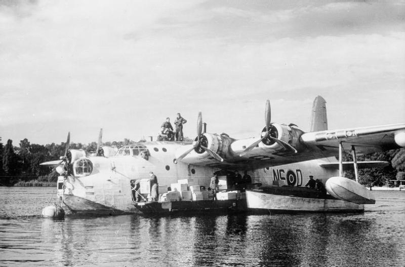 Sunderland_201_Sqn_on_Havel_during_Berlin_Airlift_1948