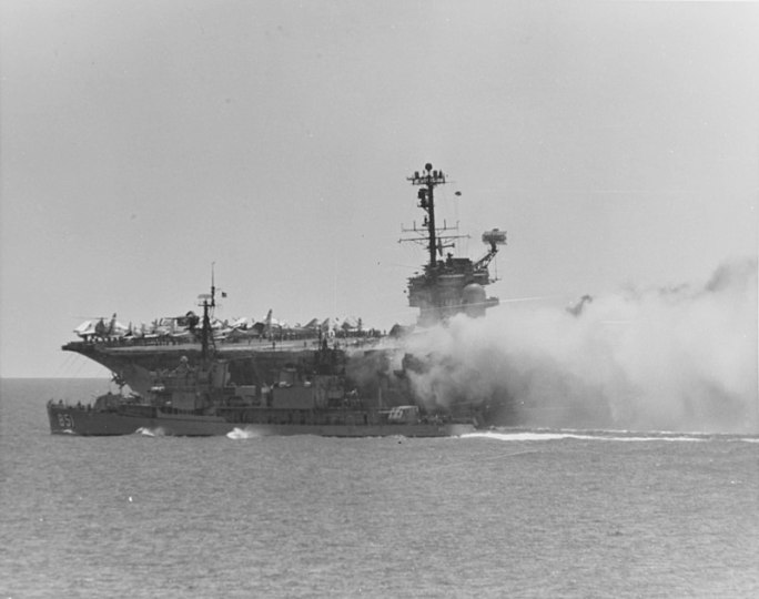 800px-USS_Repertus_assists_USS_Forrestal