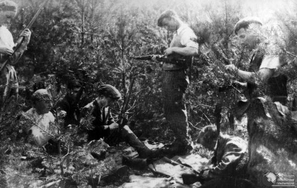 Polish Partisans preparing for battle_WW2