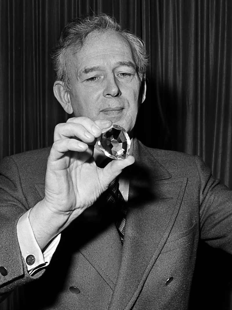 Norris_McWhirter_(1977)