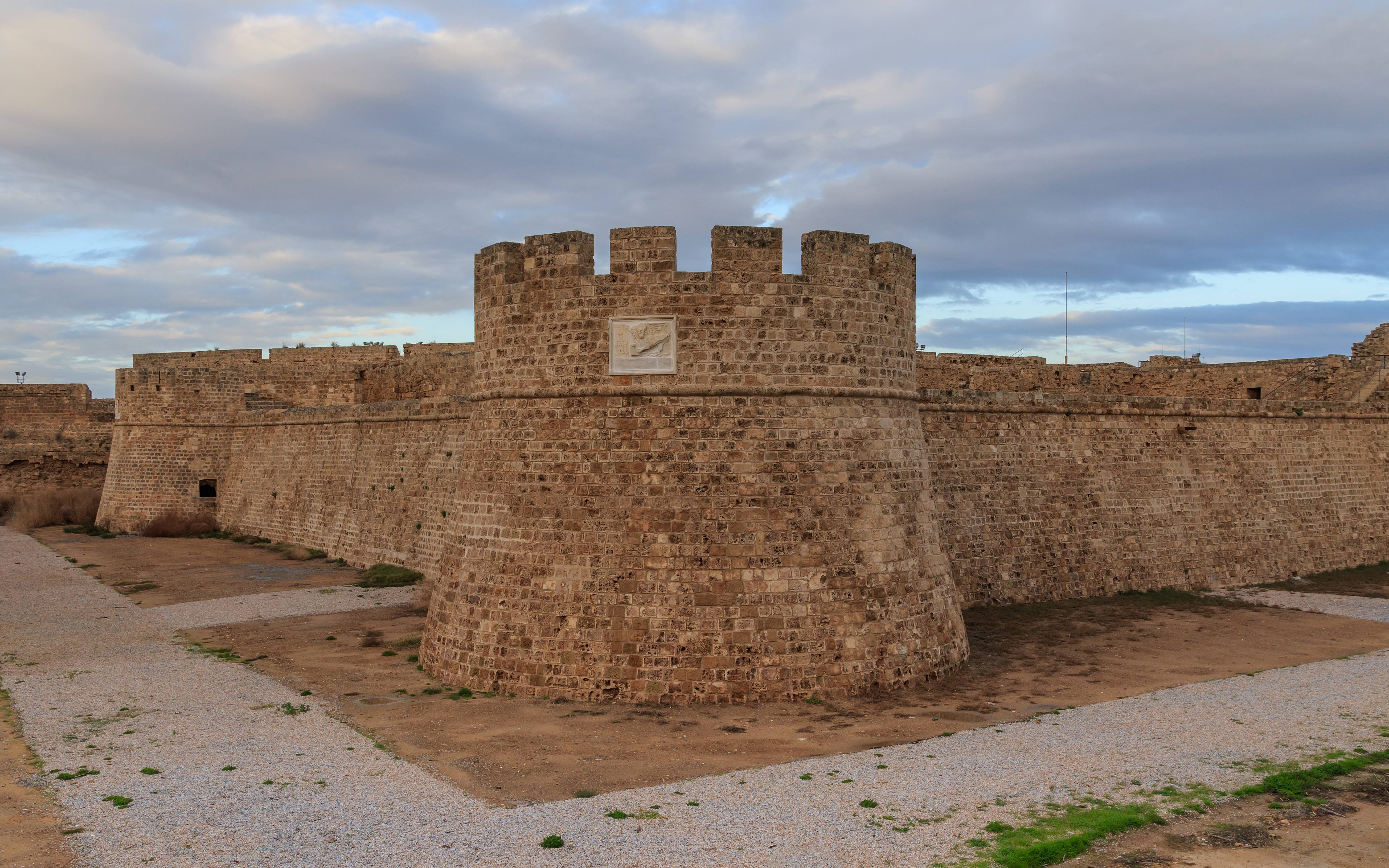 Famagusta_01-2017_img26_city_walls_Othello_Tower.jpg