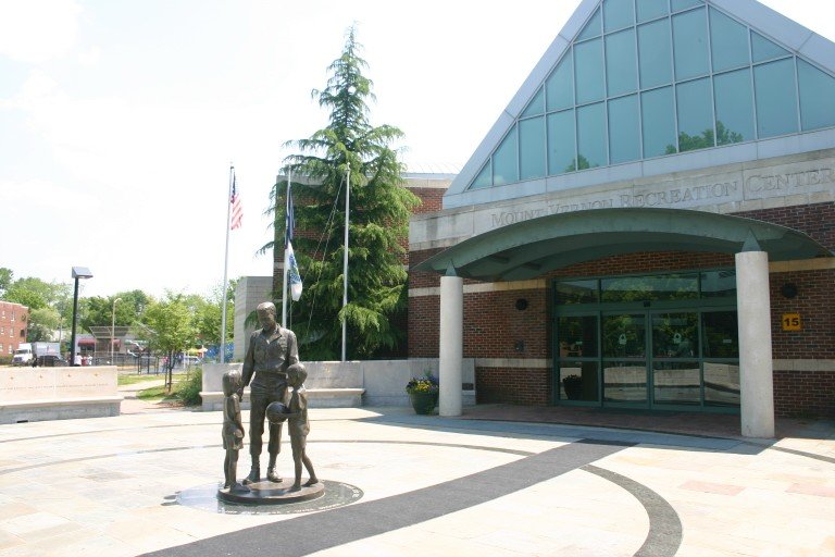 Rockys Statue_Plaza1