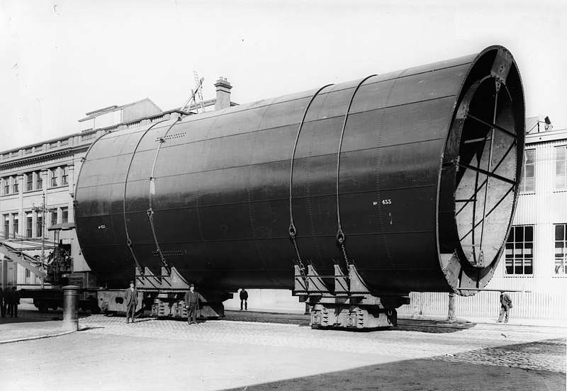 800px-Britannic_Funnel_in_transport