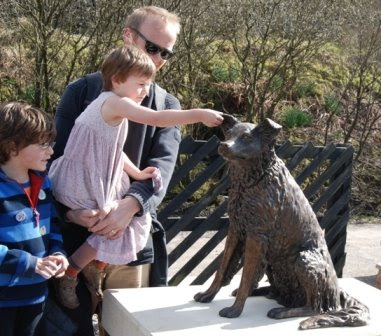 Feeling Ruswarp Statue