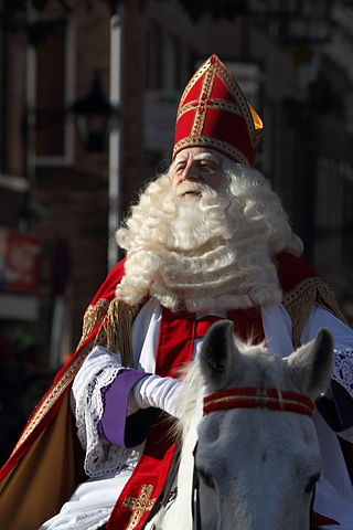 320px-Intocht_van_Sinterklaas_in_Schiedam_2009_(4102602499)_(2)