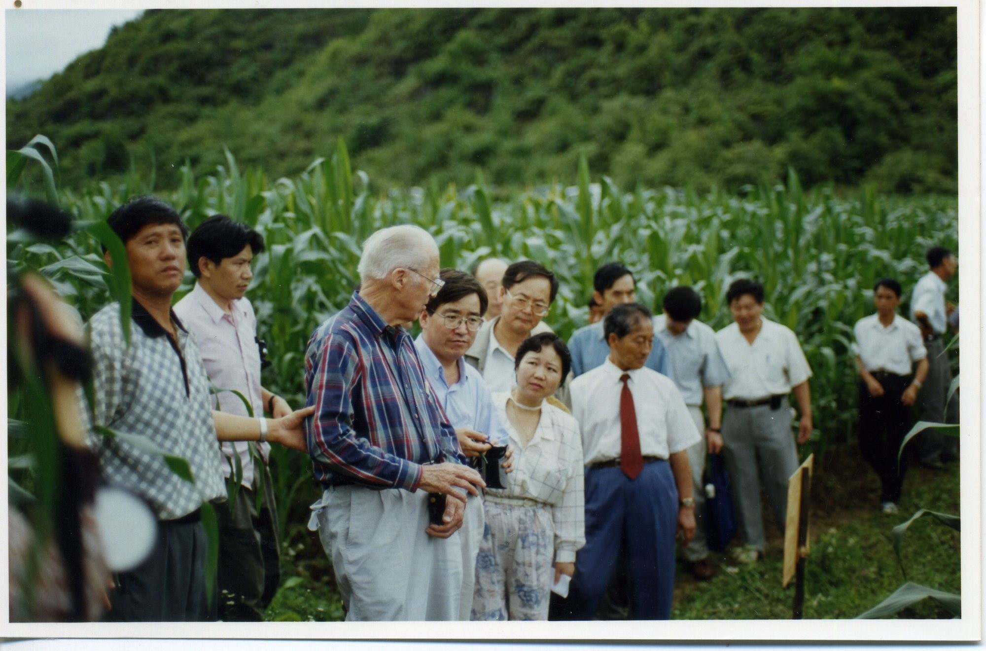 BORLAUG ATTEND QPM MAIZE FIELD IN GUIZHOU-bf3726c08c