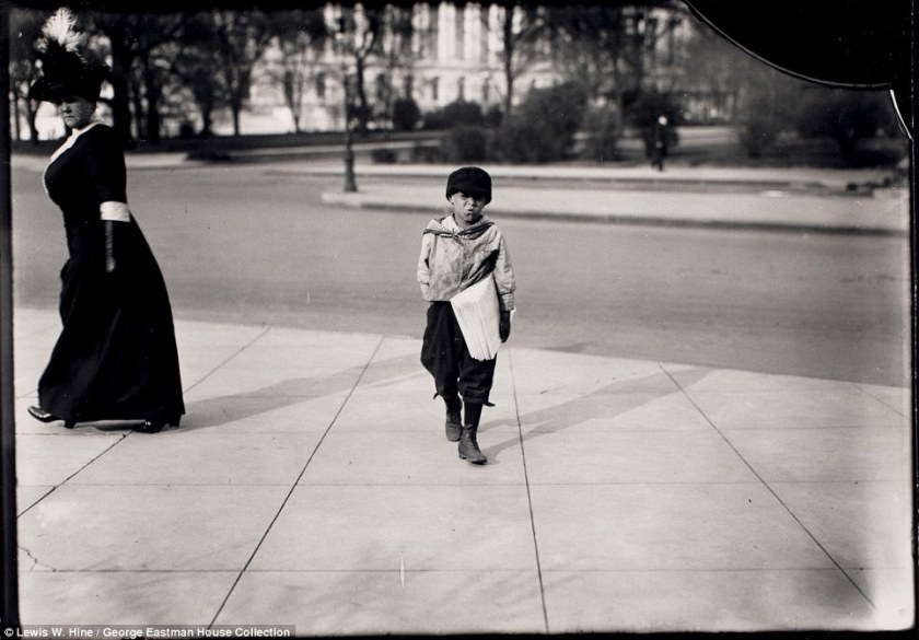 article-2467498-18D8274600000578-403_964x672