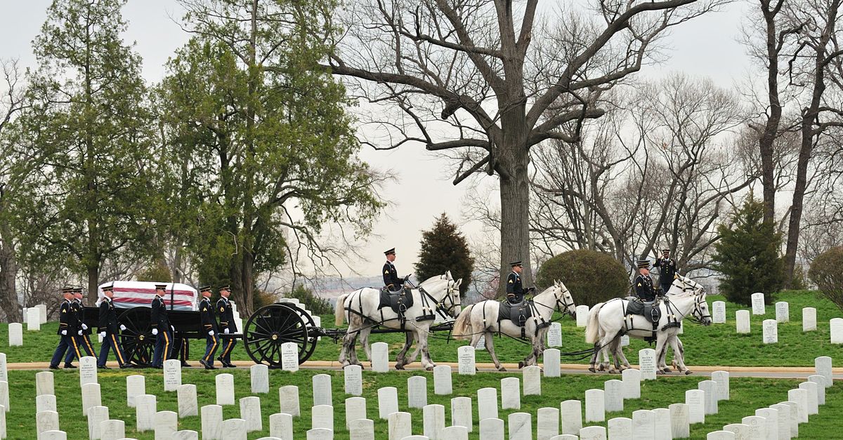 1200px-SMA_Dunway_Burial_at_Arlington_National_Cemetery_2008