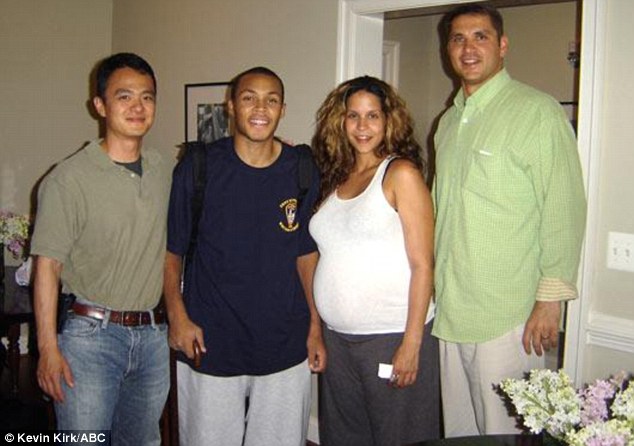 article-1392699-0C581BEF00000578-877_634x446