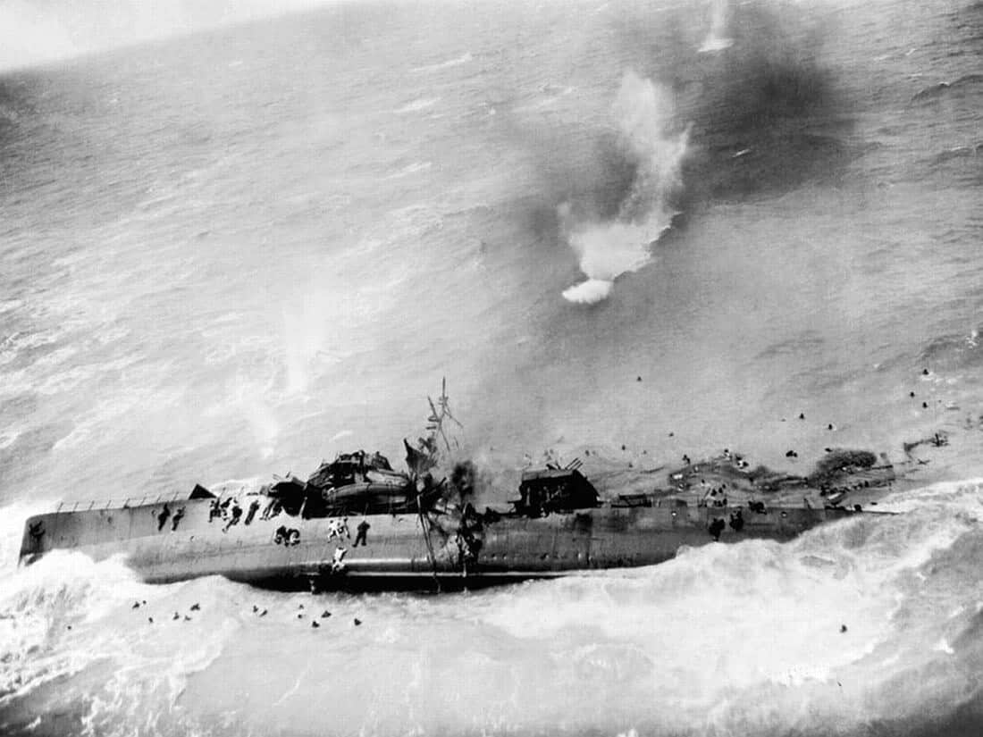 noboru-kinoshita.-japanese-ship-sinking-under-air-attack.-pintrest