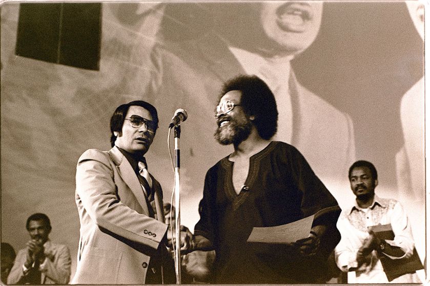 Jim_Jones_shakes_hands_with_Cecil_Williams_-_January_1977