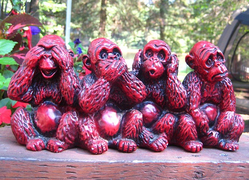 Four-wise-monkeys-wooden-sculpture