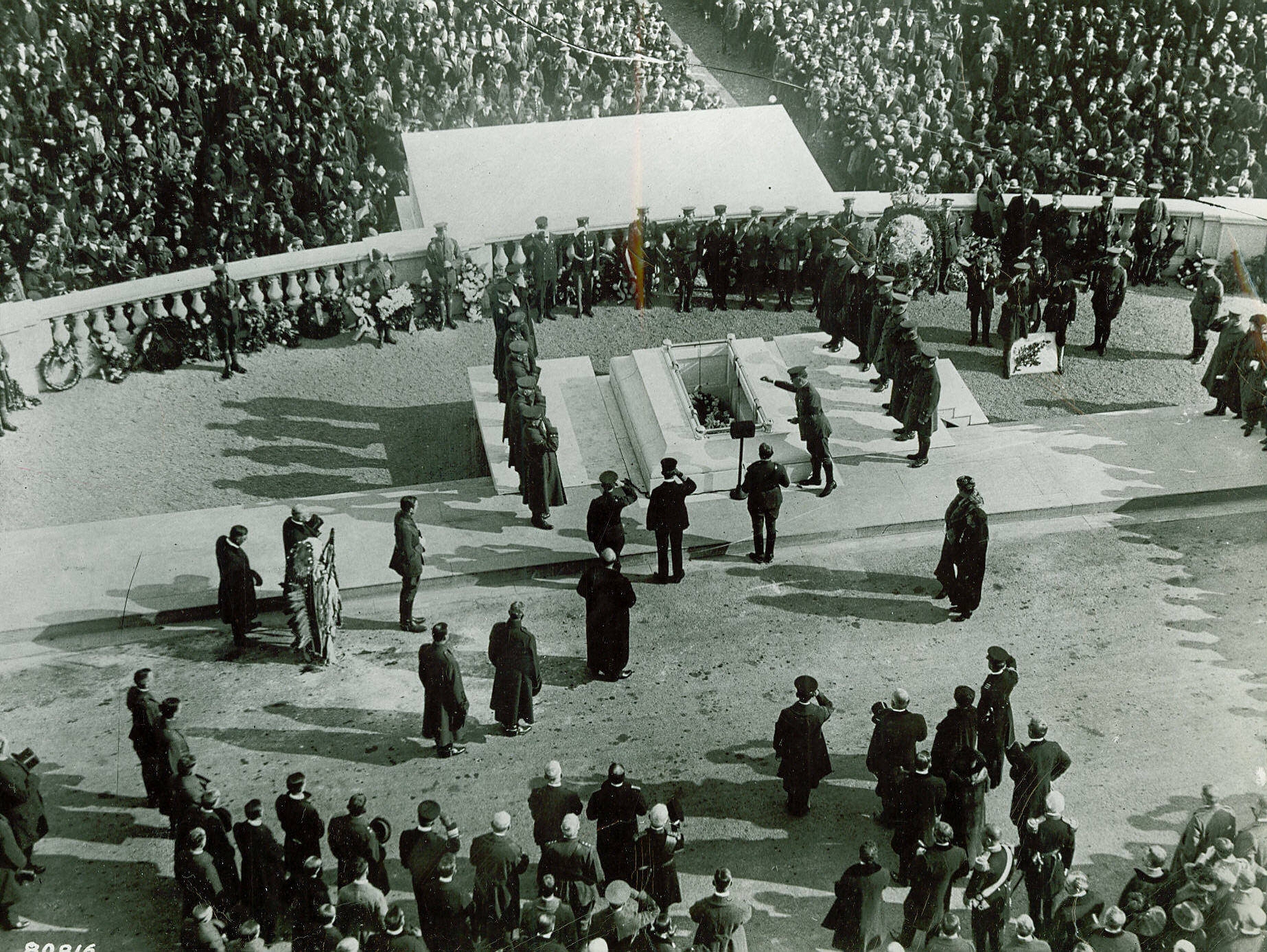 burial_of_the_unknown_soldier_at_his_tomb_at_arlington_national_cemetary