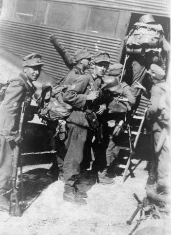 German_troops_board_a_Junkers_52_for_Crete
